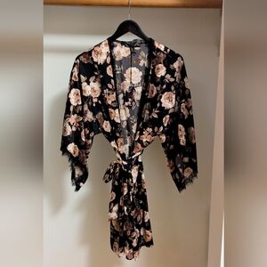 Midnight Bakery Floral Print Satin robe Size Small NWT